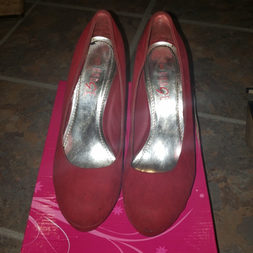 Rouge heels